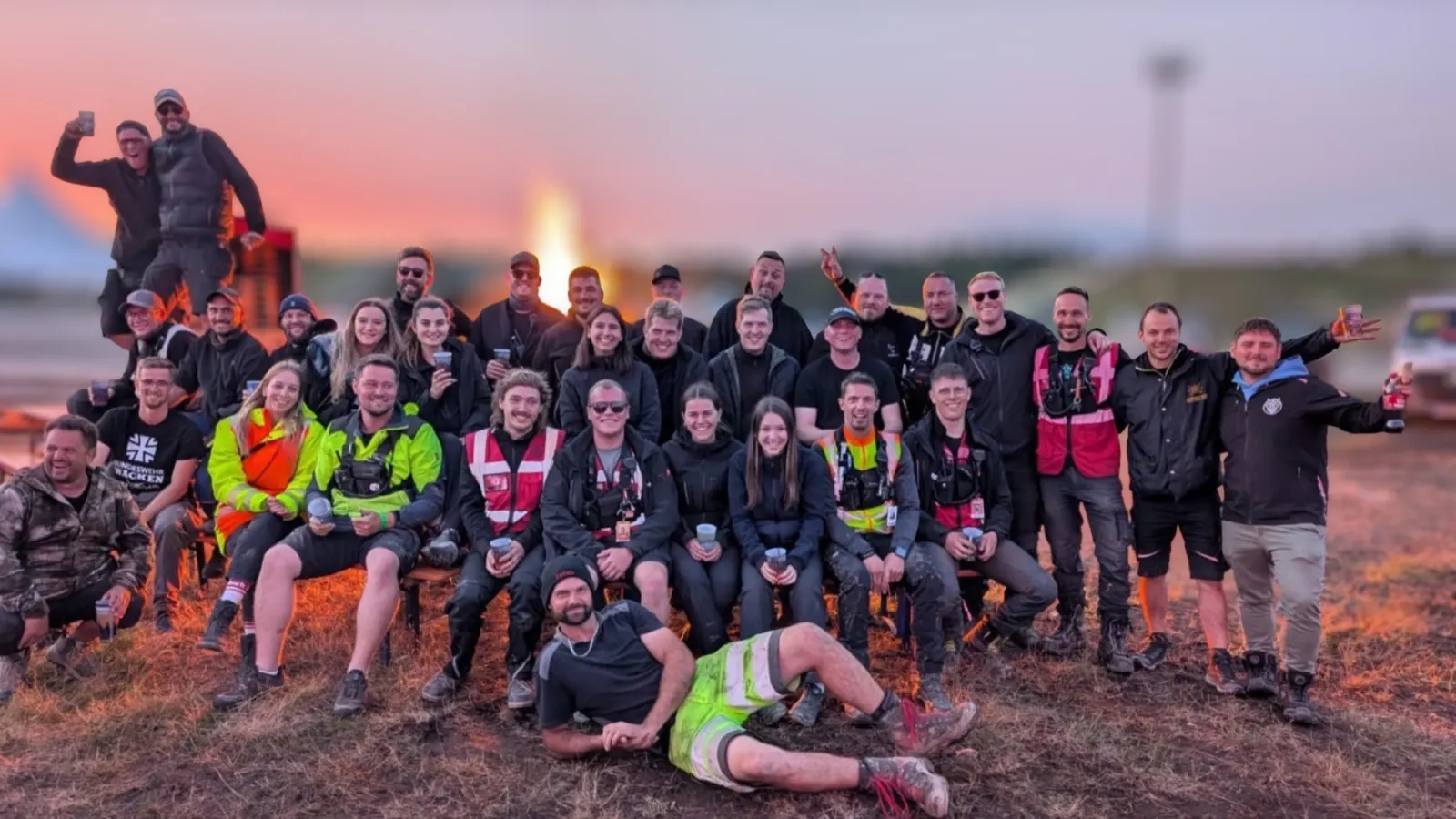 pluseins Team gemeinsam im Projekt