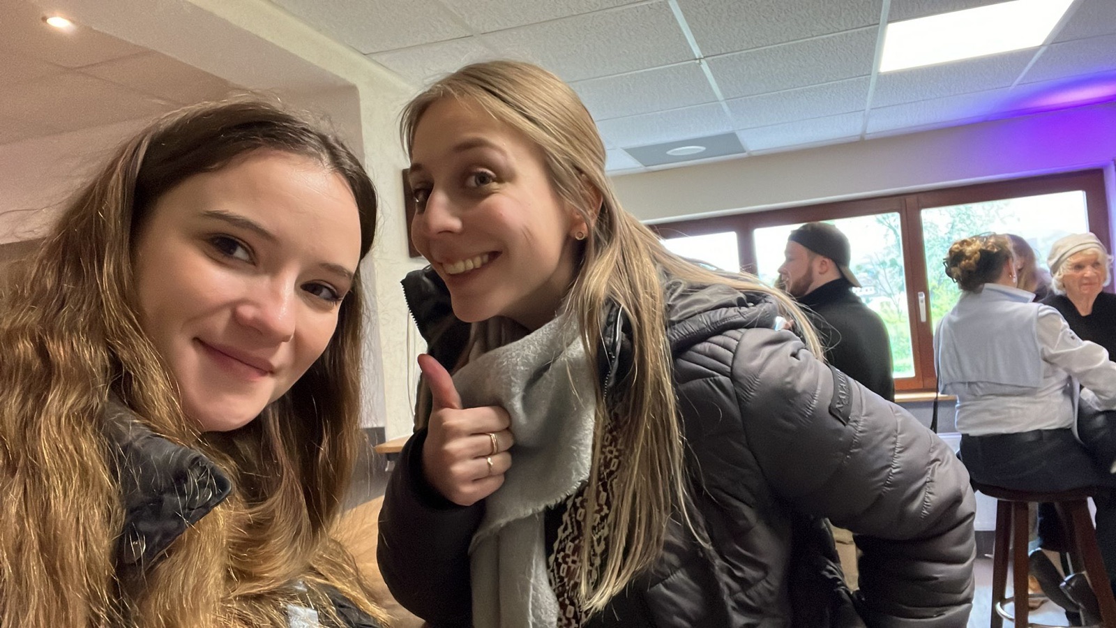 Gina und Lisa im Projektalltag